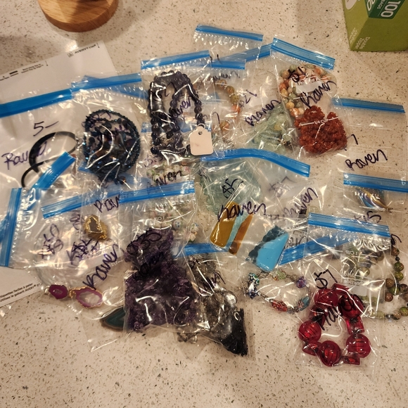 🚫 HOLD FOR RAVEN 🚫 - Picture 2 of 2